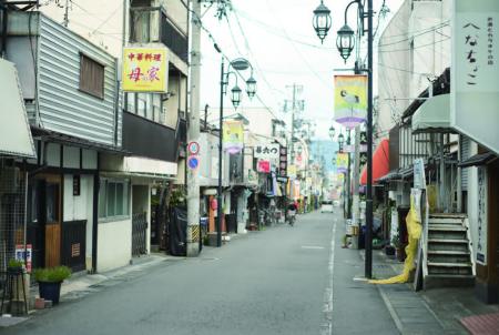 西鶴賀商店街、飲み屋街の空気感に惹かれる